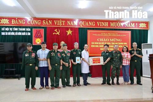 Các cơ quan, đơn vị đến thăm, tặng quà thương binh, bệnh binh tại Trung tâm Nuôi dưỡng, điều dưỡng người có công Thanh Hóa nhân dịp 27/7.