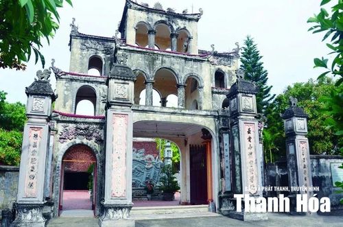 Tam quan đình Phú Khê vẫn lưu giữ được những nét cổ xưa.