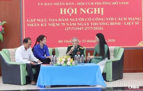 Các đại biểu tham gia tọa đàm.