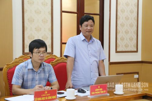 Lãnh đạo Văn phòng Tỉnh ủy phát biểu thảo luận tại cuộc họp