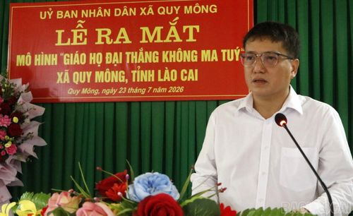 Đồng chí Vũ Quốc Long - Phó Chủ tịch UBND xã Quy Mông phát biểu giao nhiệm vụ cho Giáo họ Đại Thắng trong việc xây dựng, nhân rộng mô hình tự quản về đảm bảo an ninh trật tự.