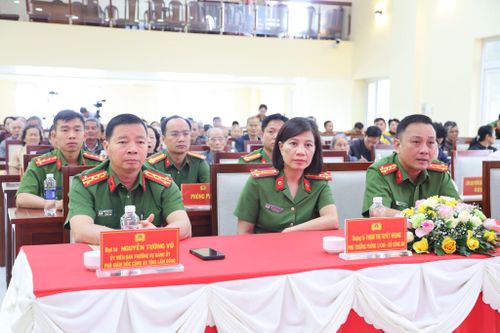 Các đại biểu tham dự chương trình