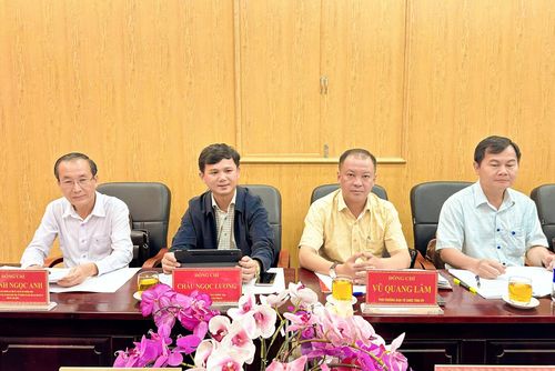 Lãnh đạo các ban, sở, ngành dự buổi làm việc tại xã Quảng Phú