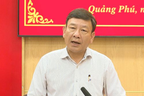 Phó Bí thư Tỉnh ủy Bùi Thắng phát biểu kết luận buổi làm việc với Ban Thường vụ Đảng ủy xã Quảng Phú