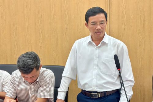 Phó Giám đốc Sở Giáo dục và Đào tạo Lê Bá Cường đề nghị địa phương tập trung rà soát việc sắp xếp các trường học, bảo đảm phù hợp với điều kiện thực tế và khoảng cách di chuyển