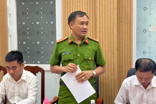 Thượng tá Trần Thanh Tuấn, Trưởng Công an xã Quảng Phú phát biểu tại buổi làm việc