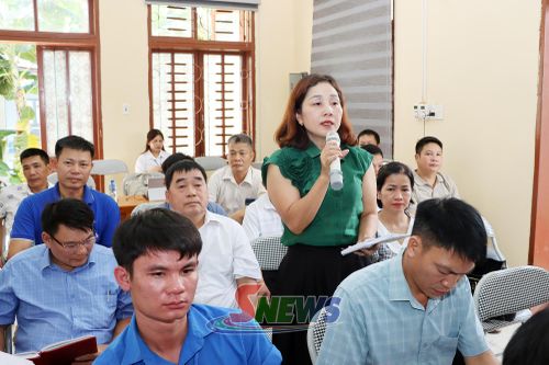 Cử tri xã Tường Hạ kiến nghị tại hội nghị.