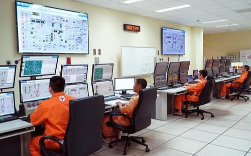 Lực lượng vận hành tại Nhà điều khiển trung tâm Công ty Nhiệt điện Thái Bình.
