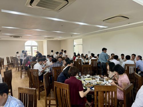Những hình ảnh tại chương trình “Bữa cơm Công đoàn” nhân kỷ niệm 97 năm Ngày thành lập Công đoàn Việt Nam. Ảnh: Mai Phương