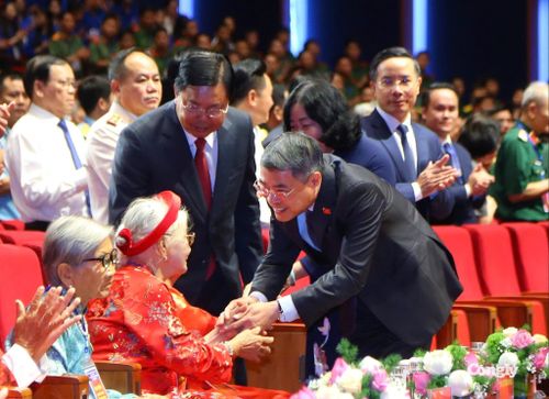 Thủ tướng cho biết, đến nay, hơn 9,2 triệu người có công được hưởng các chế độ, chính sách ưu đãi.