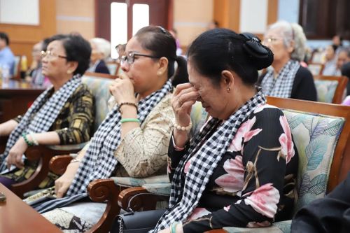 Nhiều cảm xúc nghẹn ngào của các đại biểu tham dự chương trình.