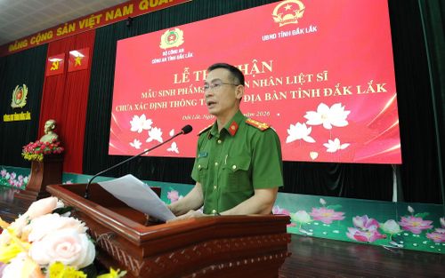 Đại tá Trần Bình Hưng, Phó giám đốc Công an tỉnh Đắk Lắk phát biểu tại buổi ra quân.