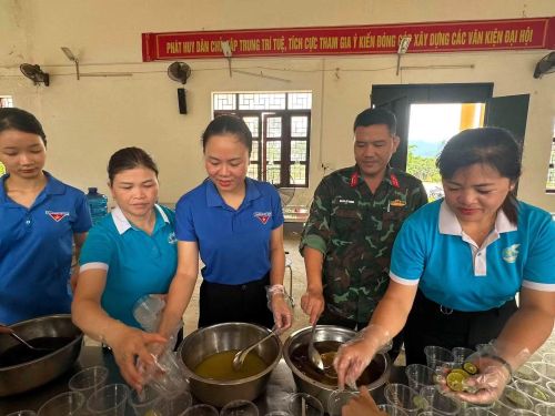 Đảng ủy, UBND và Ủy ban MTTQ Việt Nam các xã có dự án đã phát động phong trào chung tay hỗ trợ cán bộ, chiến sĩ, công nhân đang xây dựng trường học.