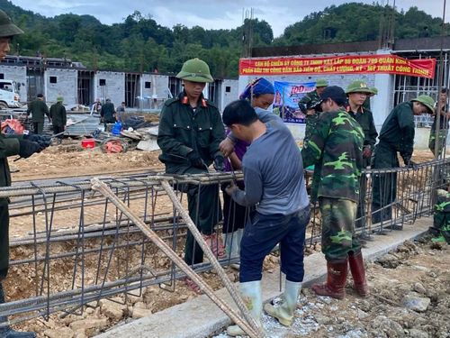 Mỗi phần việc, từ lắp dựng giàn giáo đến hỗ trợ thi công các hạng mục, đều được cán bộ, chiến sĩ thực hiện với tinh thần trách nhiệm, khẩn trương và an toàn.