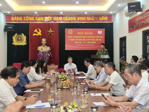 Toàn cảnh hội nghị.