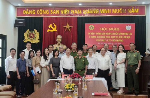 Các đại biểu tại hội nghị.