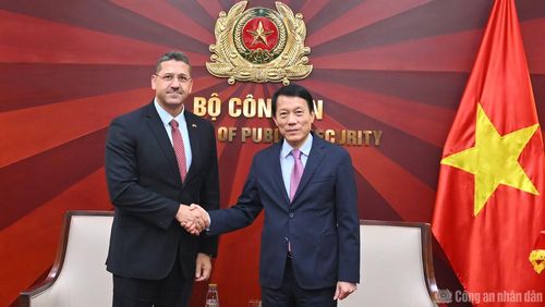 Bộ trưởng Lương Tam Quang chúc Đại sứ Shadi Abu Zarqa có nhiệm kỳ công tác thành công tại Việt Nam.