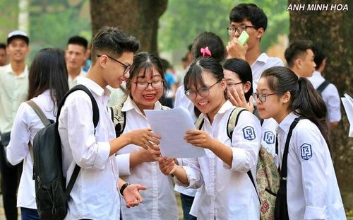Phía sau mỗi mùa thi là hàng triệu học sinh miệt mài học tập và hàng chục nghìn cán bộ làm thi tận tụy, trách nhiệm.