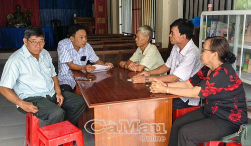 Trợ giúp viên pháp lý tỉnh gặp gỡ, trao đổi, tư vấn, trợ giúp người có nhu cầu TGPL tại ấp Sở Tại, Xã Lương Thế Trân.