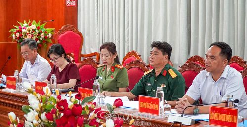  Các thành viên Hội đồng thảo luận, cho ý kiến đối với hồ sơ đề nghị đặt tên đường Đông A.