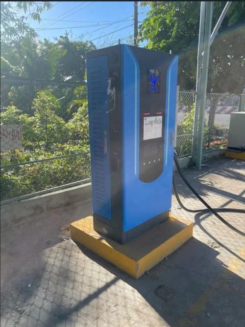 Hình ảnh trụ sạc bị cắt trộm dây và súng sạc