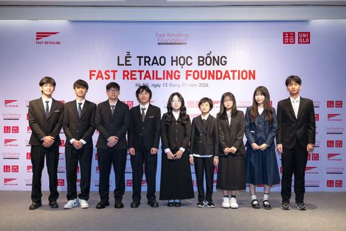 Kim Chi (thứ 5 từ trái sang) cùng 8 em học sinh ưu tú đã sẵn sàng bước vào hành trình học tập tại Nhật Bản.