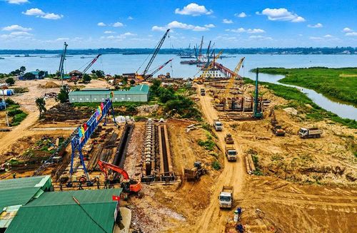 Công trường thi công xây dựng cầu Thượng Cát. Ảnh: Công Hùng