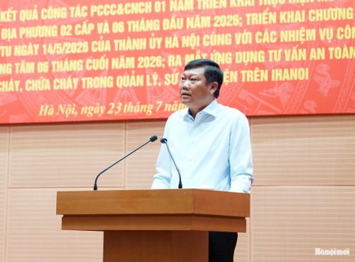 Phó Chủ tịch UBND thành phố Hà Nội Đỗ Anh Tuấn phát biểu tại hội nghị. Ảnh: Hồng Thái