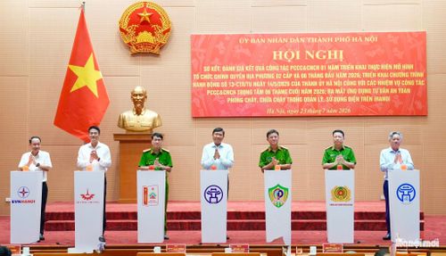 Ra mắt ứng dụng tư vấn an toàn PCCC trong quản lý, sử dụng điện trên iHanoi, nhằm giúp người dân chủ động phòng ngừa hỏa hoạn từ sớm. Ảnh: Hồng Thái
