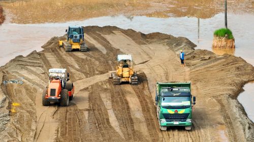 Dự án Vành đai 4 - Vùng Thủ đô còn khó khăn, vướng mắc về nguồn vốn, cung ứng vật liệu. Ảnh: Phạm Hùng
