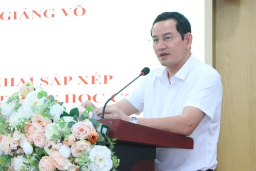 Chủ tịch UBND phường Giảng Võ Cồ Như Dũng phát biểu tại hội nghị. Ảnh: TT