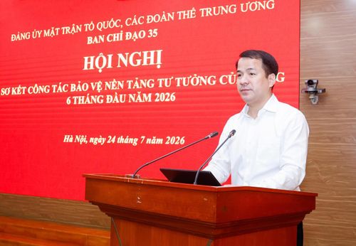 Đồng chí Ngô Văn Cương - Phó Bí thư, Trưởng Ban Chỉ đạo 35 Đảng ủy Mặt trận Tổ quốc, các đoàn thể Trung ương phát biểu tại Hội nghị.