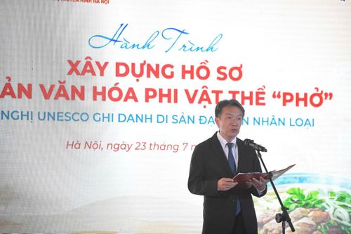 Phát biểu tại buổi lễ, ông Morimoto Junichi – Giám đốc khối Marketting Acecook Việt Nam cho biết, cuộc thi đã khơi dậy lòng tự hào sâu sắc trong thế hệ trẻ về một di sản sống, đồng thời trao cho các bạn sinh viên trách nhiệm trở thành những đại sứ truyền thông thế hệ mới.