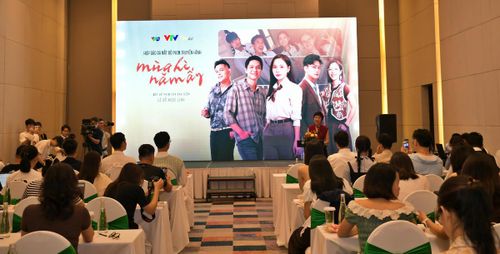 Mùa hè năm ấy sẽ chính thức phát sóng vào 20 giờ các tối thứ Hai, Ba và Tư hằng tuần trên VTV3, bắt đầu từ ngày 3/8. 