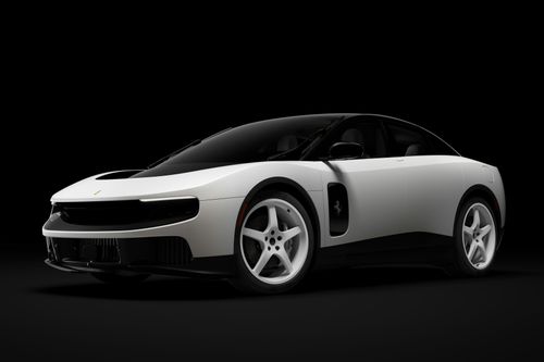 Sau màn ra mắt đầy tranh cãi, Ferrari Luce tiếp tục trở thành chủ đề bàn luận khi chiếc xe đầu tiên được xuất xưởng "Chassis 0" (số khung 0) sẽ được mang đến buổi đấu giá của RM Sotheby's vào tháng 8/2026.
