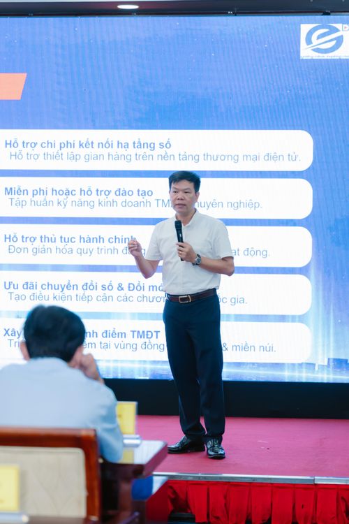  Ông Nguyễn Hữu Tuấn, Giám đốc Trung tâm Phát triển TMĐT và Công nghệ số (eComDX), Cục TMĐT-KTS, Bộ Công Thương. Ảnh: BTC.