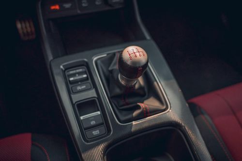 Theo một số nguồn tin, việc tạm dừng sản xuất có liên quan đến các "điều kiện kinh doanh thay đổi" xoay quanh những quy định khí thải mới của Cơ quan Bảo vệ Môi trường Mỹ (EPA) dự kiến áp dụng từ năm 2027 trở đi.