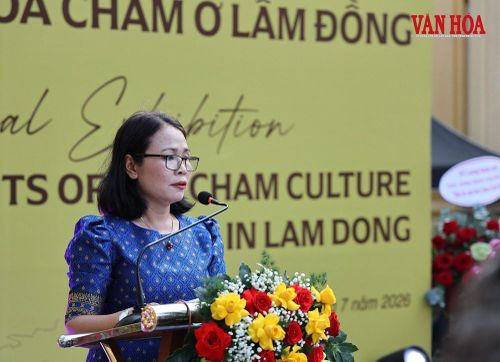 Phó Giám đốc Bảo tàng tỉnh Lâm Đồng Lư Thái Tuyên phát biểu tại lễ khai mạc triển lãm