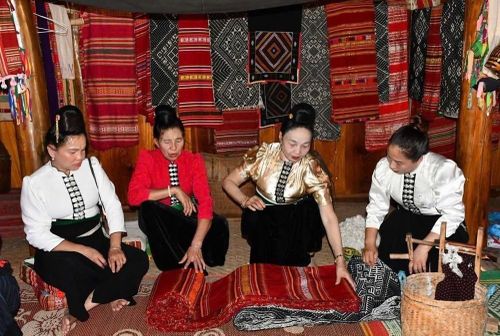 Để thổ cẩm thực sự trở thành sản phẩm du lịch đặc trưng, Tổ xác định đẩy mạnh quảng bá trên các nền tảng số như Facebook, Zalo, TikTok, các sàn thương mại điện tử và tích cực tham gia hội chợ, triển lãm văn hóa, du lịch