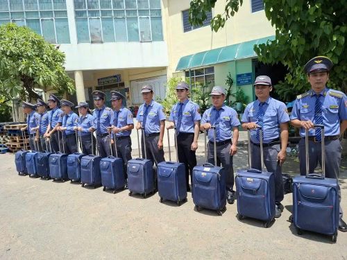 Thành viên tổ tàu SE7.