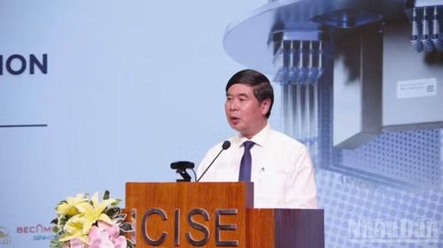 Phó Chủ tịch Ủy ban nhân dân tỉnh Gia Lai Lâm Hải Giang phát biểu tại buổi lễ.