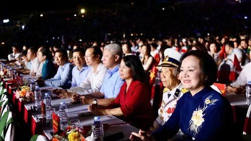Các đại biểu tham dự Chương trình nghệ thuật đặc biệt "Mãi mãi tuổi 20".