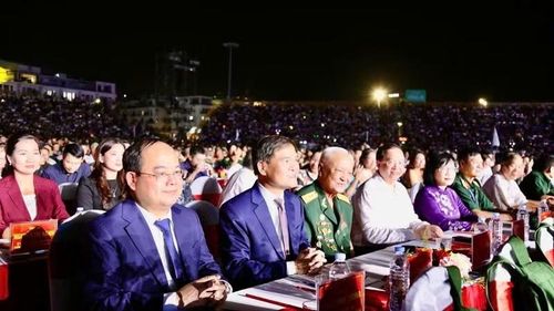 Các đại biểu tham dự Chương trình nghệ thuật đặc biệt "Mãi mãi tuổi 20".