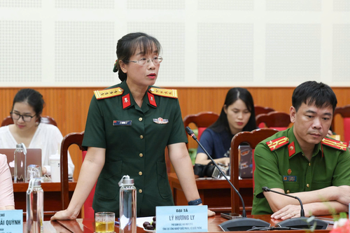  Đại tá Lý Hương Ly, Phó giám đốc Nhà máy Z111, Tổng cục Công nghiệp Quốc phòng phát biểu. 