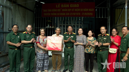 Sư đoàn 330 bàn giao nhà tình đồng đội nhân kỷ niệm 50 năm Ngày truyền thống của đơn vị.