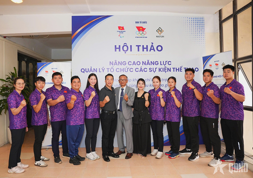 Các đại biểu, vận động viên tham dự hội thảo. Ảnh: BÙI LƯỢNG 