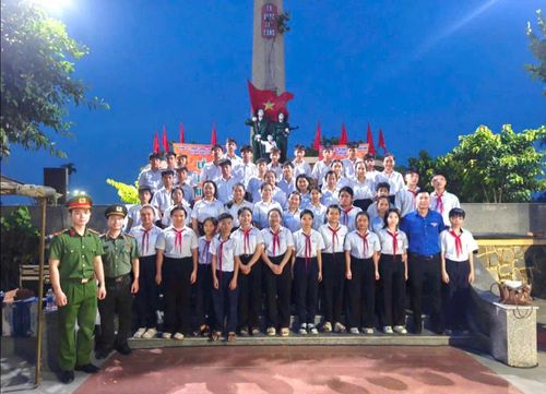 Công an xã Điện Bàn Tây đã tham gia chương trình Lễ thắp nến tri ân.