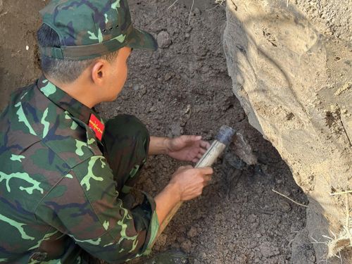  Đội K71, Bộ Chỉ huy quân sự tỉnh Tây Ninh tiếp tục mở rộng tìm kiếm tại khu vực ấp Tân Tây, xã Tân Thành 