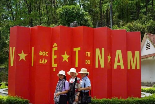 Ngã ba Đồng Lộc trở thành điểm đến của du khách từ muôn nơi trong những ngày tháng 7 tri ân.