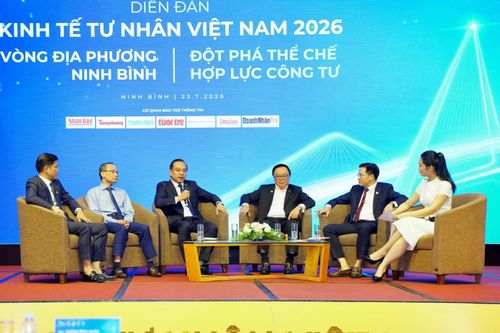 Phiên đối thoại mở với chủ đề “Ninh Bình mới - Không gian đầu tư - Cơ chế dẫn dắt - Doanh nghiệp hành động” diễn ra thẳng thắn, sôi nổi.